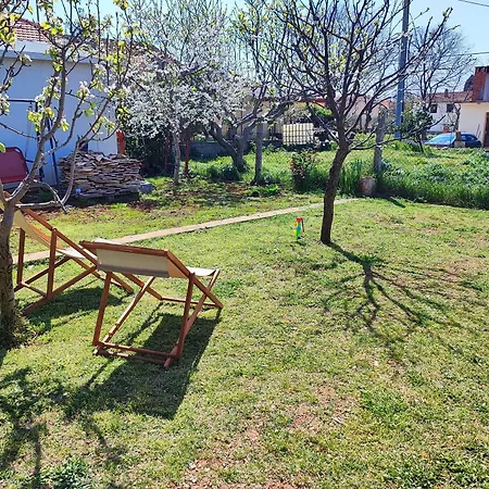 Two Bedroom Apartmant Marijano With Garden Apartamento *