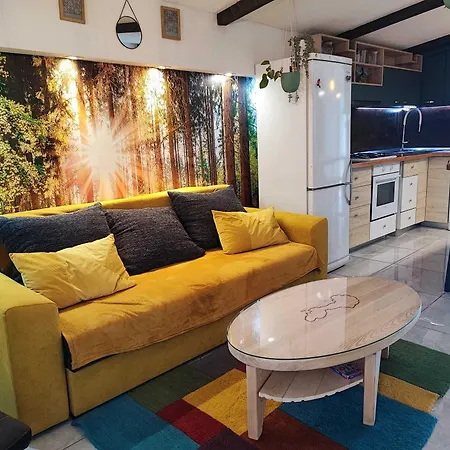 2 Bedroom Sleeps 4 -free Parking -garden *