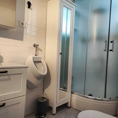 Διαμέρισμα 2 Bedroom Sleeps 4 -free Parking -garden Ζαντάρ