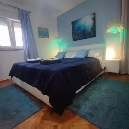 2 Bedroom Sleeps 4 -free Parking -garden *