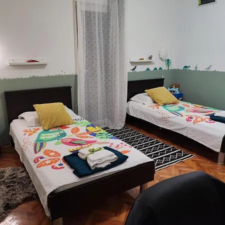 2 Bedroom Sleeps 4 -free Parking -garden Διαμέρισμα Ζαντάρ