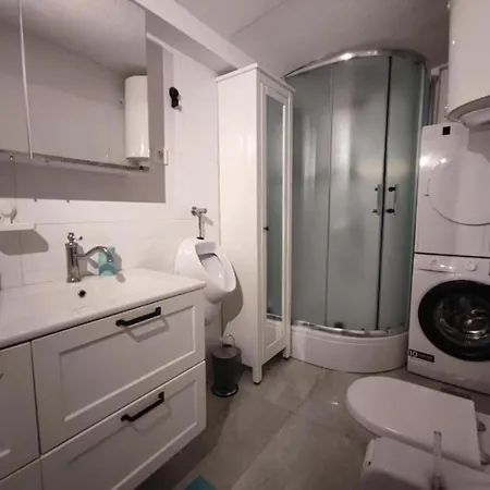 2 Bedroom Sleeps 4 -free Parking -garden Ζαντάρ