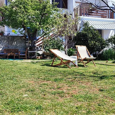 2 Bedroom Sleeps 4 -free Parking -garden Διαμέρισμα *