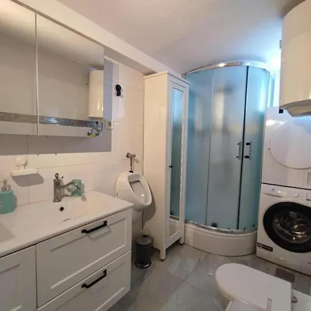 2 Bedroom Sleeps 4 -free Parking -garden * Ζαντάρ