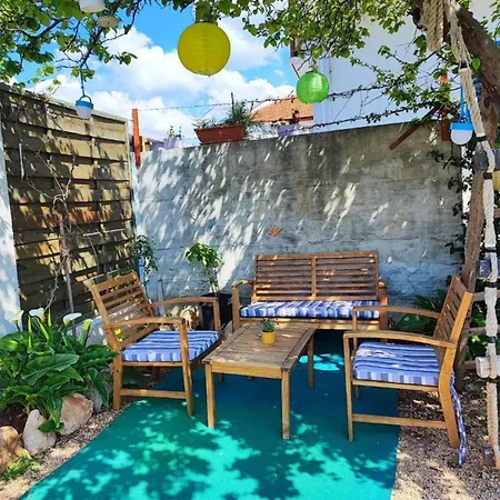 Διαμέρισμα 2 Bedroom Sleeps 4 -free Parking -garden