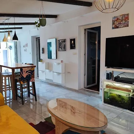 2 Bedroom Sleeps 4 -free Parking -garden * Ζαντάρ