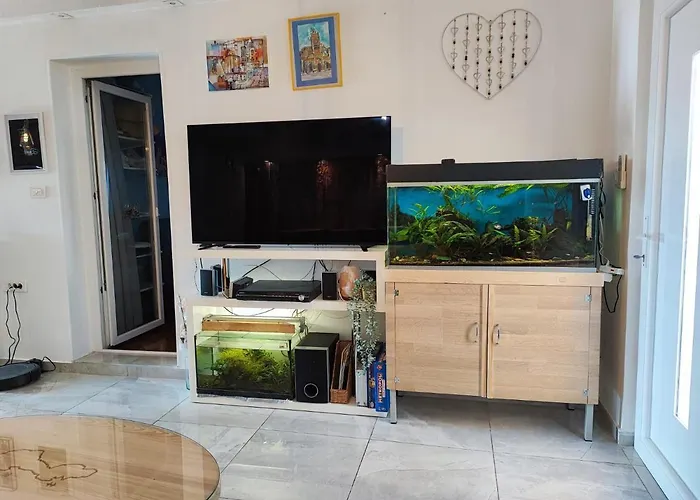 Marijano Dvosobni Apartman S Vrtom Zara